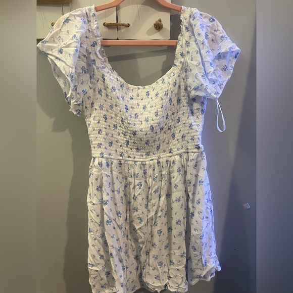 Women’s flower hollister dress - Picture 2 of 3